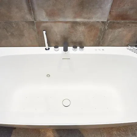 Route De Tsarbouye 17, 4br, Les Dauphinelles Apartamento *