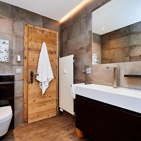 Route De Tsarbouye 17, 4br, Les Dauphinelles Apartment *
