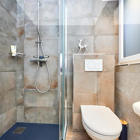 Apartamento Route De Tsarbouye 17, 4br, Les Dauphinelles